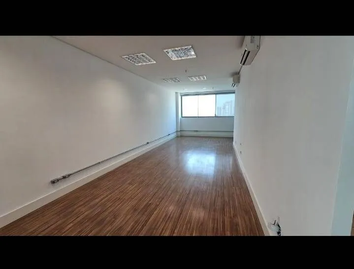 Imagem Conjunto de Salas Comerciais com Vista Panorâmica em Alphaville - 160m², 5 Banheiros e 3 Vagas Cobertas