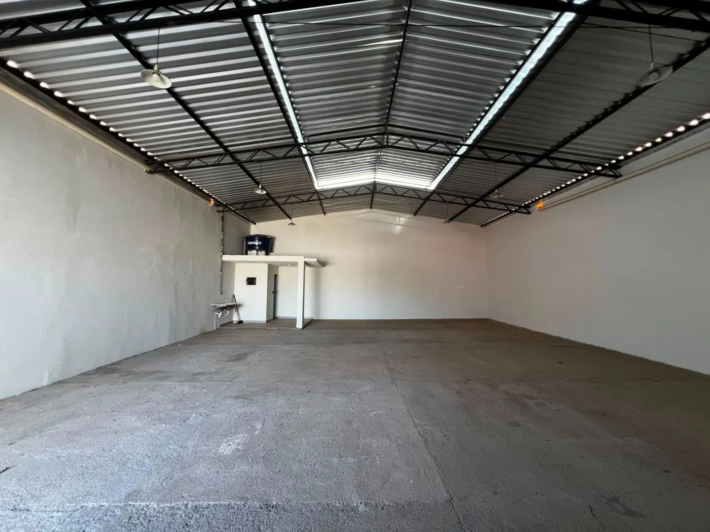Imagem Galpão para alugar, 180 m² por R$ 2.700,00/mês - Planalto - Patos de Minas/MG