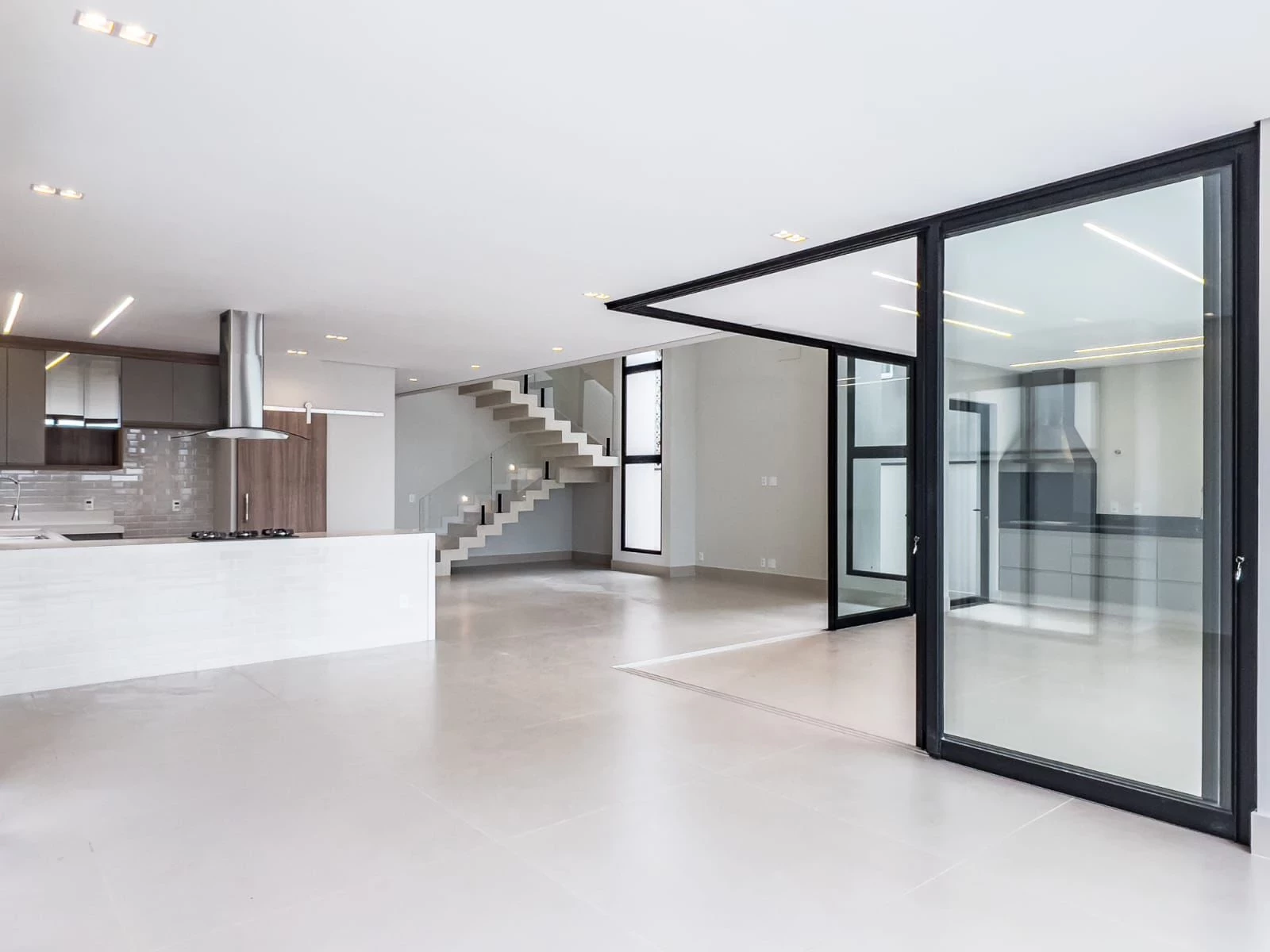 Foto do imóvel: Sobrado com 3 Quartos à Venda, 31.900 m² em Alameda Basiléia, nº 172. Nações, Valinhos - SP
