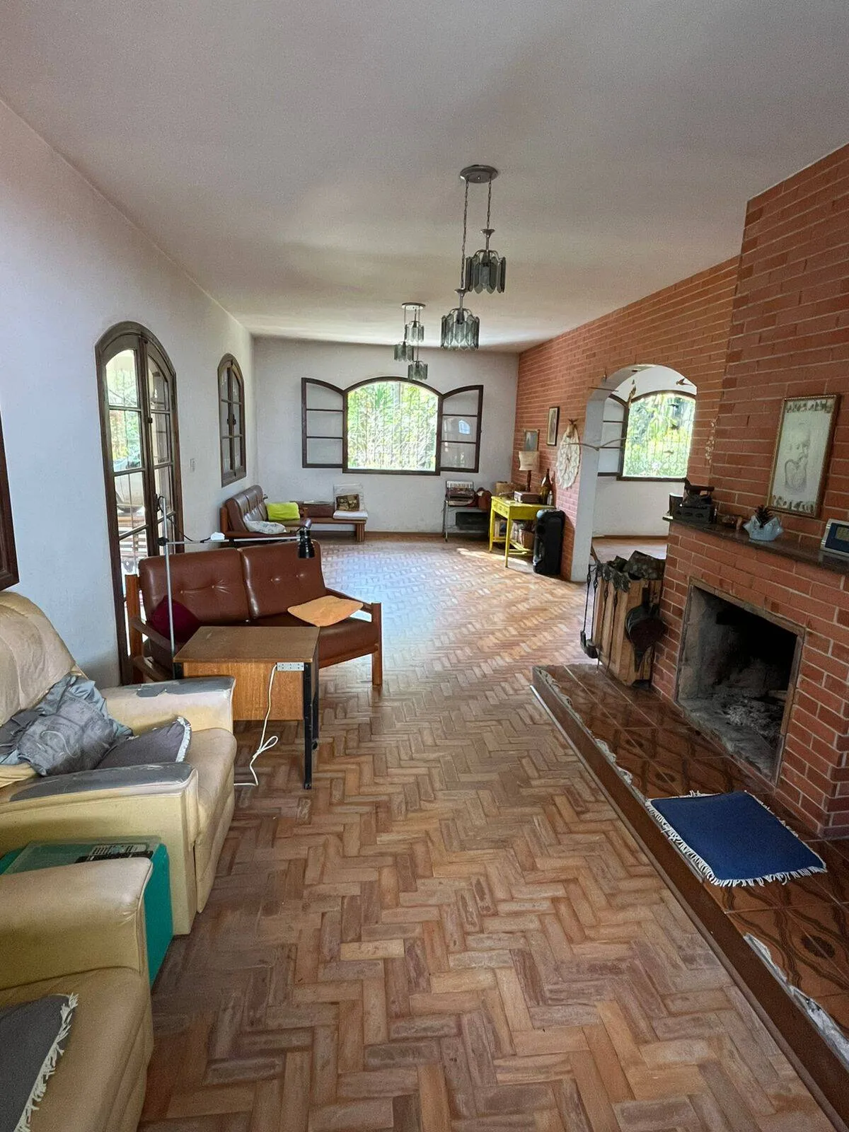 Imagem Chácara Com Casa Principal, Edícula e Galpão Industrial no mesmo Terreno.