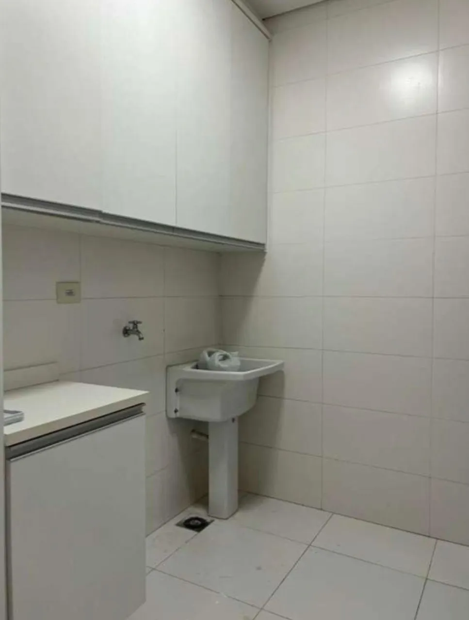 Imagem Excelente oportunidade de locação: Casa em condomínio de 3 quartos, 3 suítes, 4 salas, 4 vagas na cidade de Sorocaba-SP, bairro Iporanga