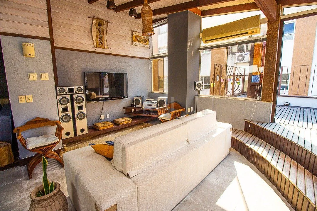 Imagem Cobertura para Venda - 116.36m², 2 dormitórios, sendo 1 suites, 1 vaga - Petrópolis