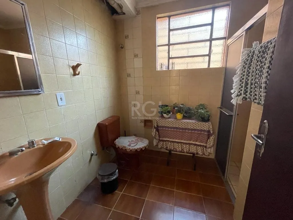Imagem Casa para Venda - 400m², 5 dormitórios, sendo 3 suites, 4 vagas - Ipanema PORTO ALEGRE /RS