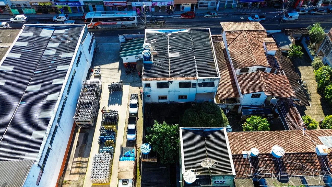 Imagem Ponto comercial à venda em Guarapari - Prédio com moradias na rodovia do sol no aeroporto
