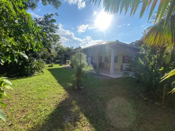 Imagem CASA COM AMPLO TERRENO, 3 QUARTOS, CENTRO