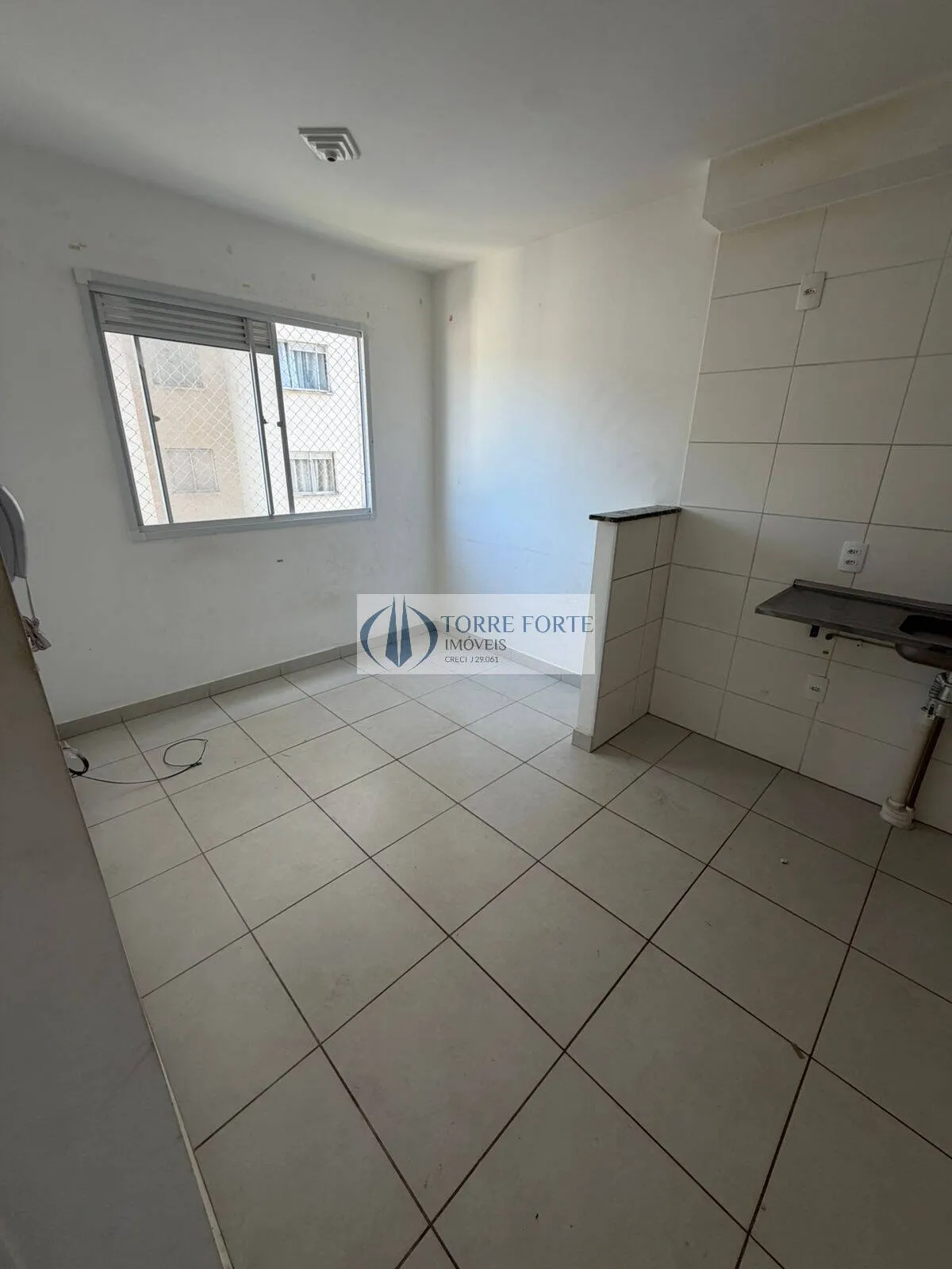 Imagem Ótimo apartamento com 45 m² reformado e semi-mobiliado próximo estação trem