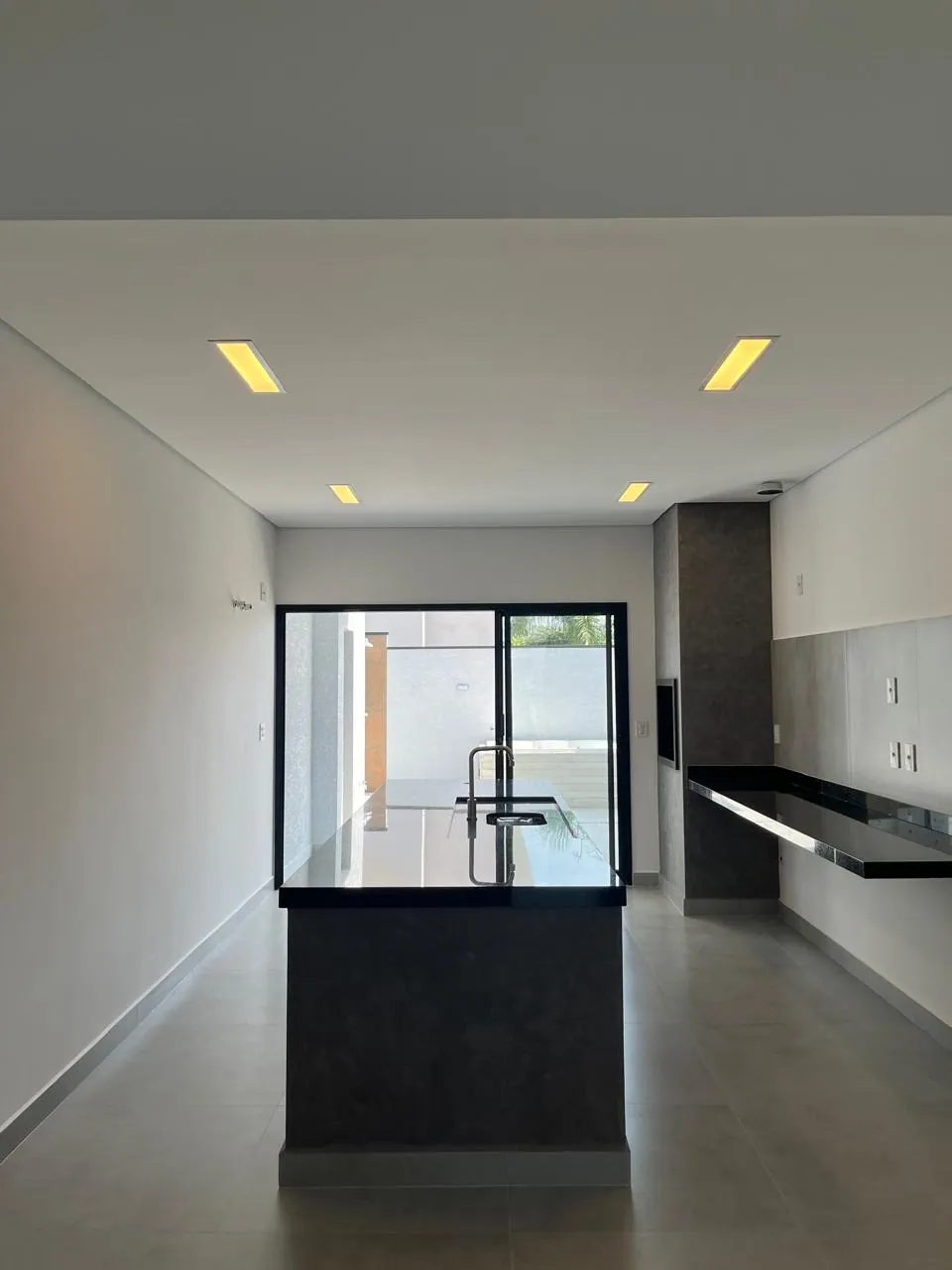 Imagem Casa nova, térrea , fachada moderna com Spa e 3 suítes no Condomínio Campos do Conde