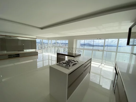Imagem Ótimo apartamento frente mar semimobiliado em Balneário Camboriú.