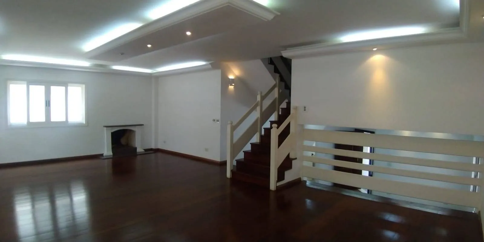Imagem Casa Luxuosa em Alphaville 5 - Santana de Parnaíba/SP, Frente à Praça, Com 4 Quartos e Lazer Completo
