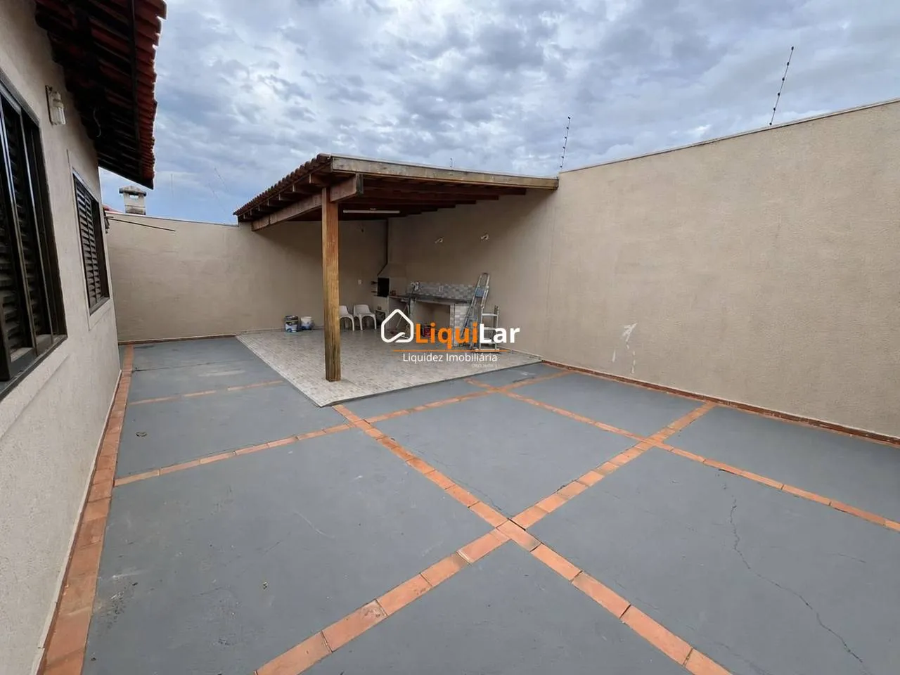 Imagem Casa para Locação no Monte Castelo | 3 Quartos, Quintal Amplo e Espaço Gourmet