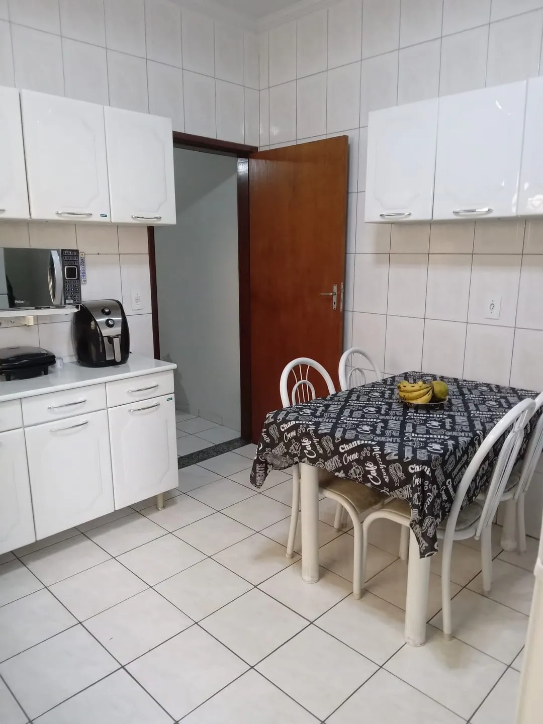 Imagem Sobrado à Venda no Bairro Maria Áurea, em Pindamonhangaba, Próximo ao Centro e à Avenida Principal
