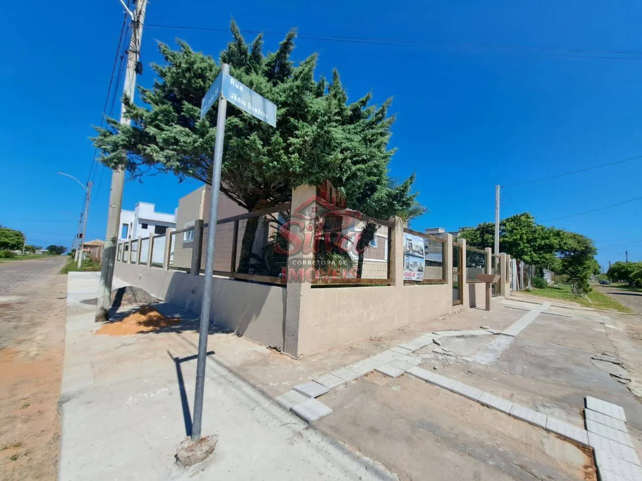 Imagem C1148 | Casa 3 dormitórios com piscina em esquina