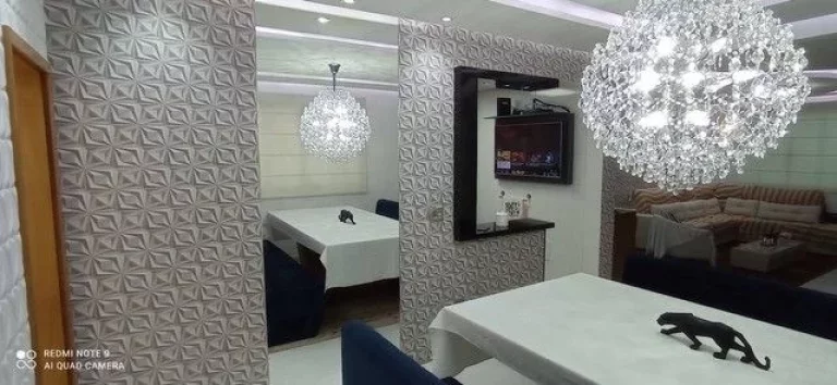 Imagem CASA SOBREPOSTA TÉRREA NA PONTA DA PRAIA COM PORTEIRA FECHADA