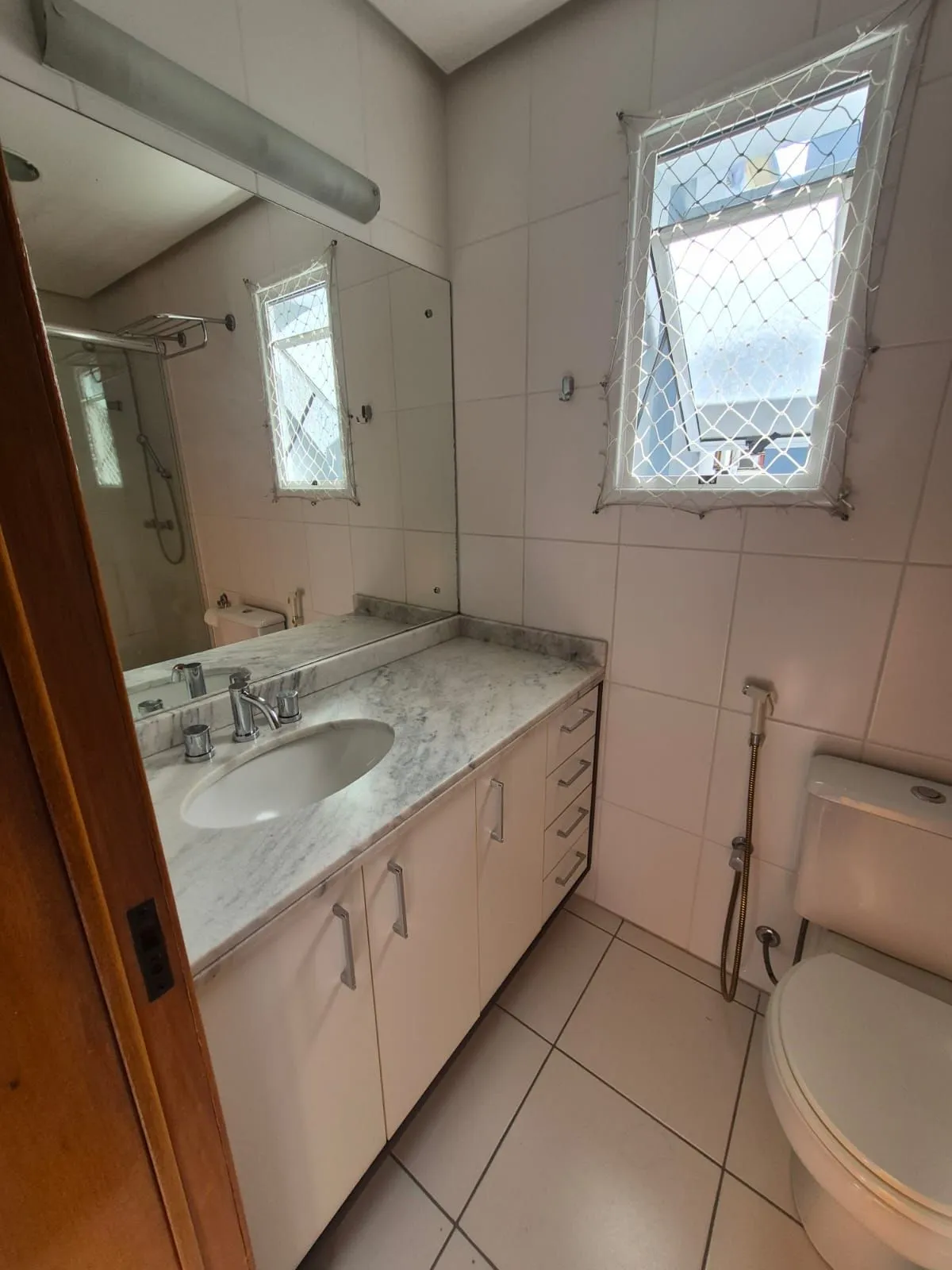 Imagem Apartamento no Centro de 2 dormitórios e 2 vagas DESOCUPADO