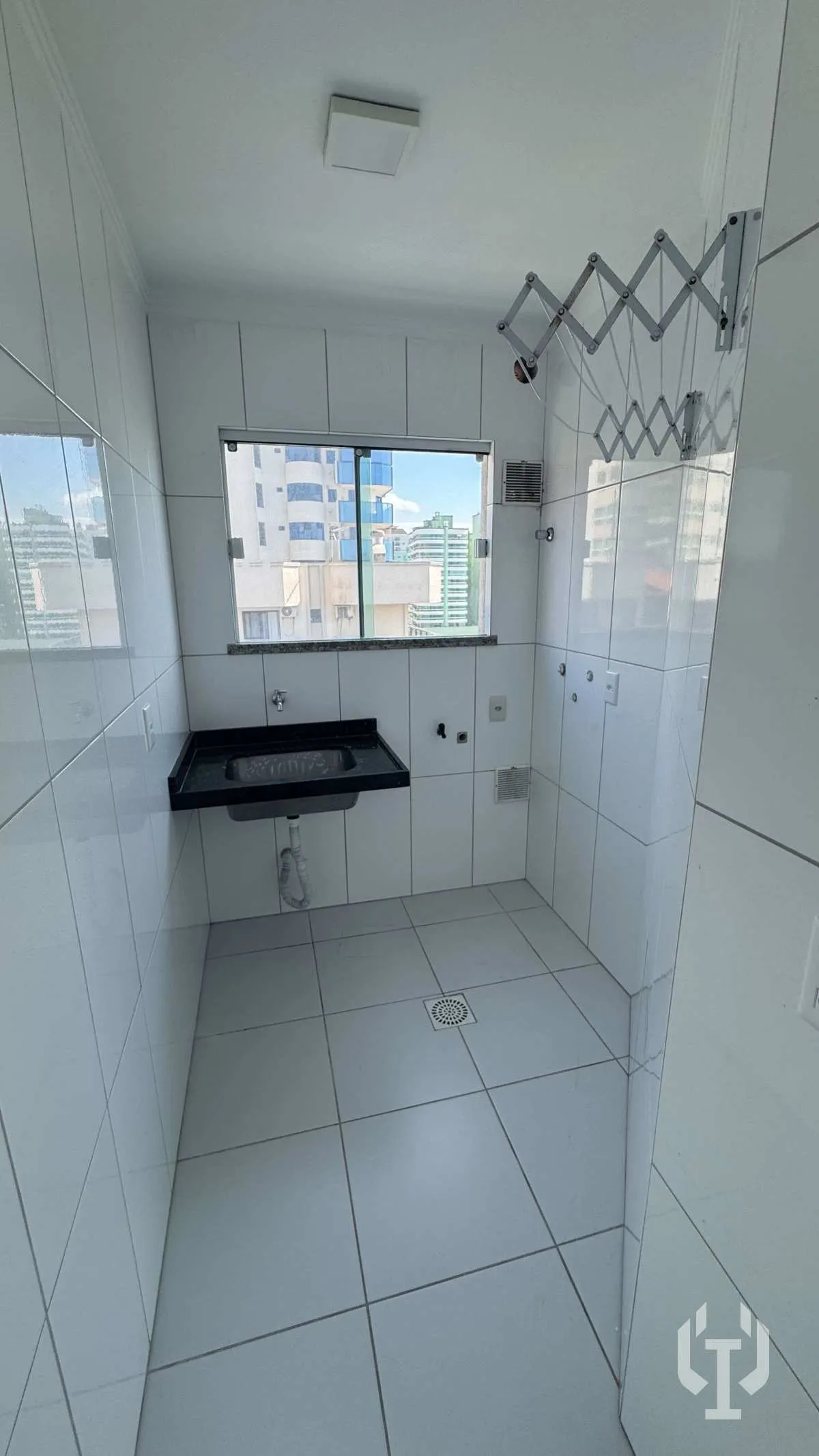 Imagem Apartamento à venda, no ED. LAGO MAGGIORE em Itapema, Meia Praia, com 3 quartos, 121,79m2