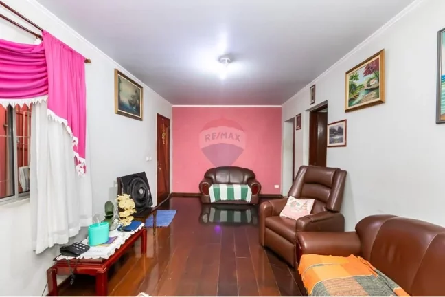 Imagem Casa bem localizada com 4 dormitórios, 2 vagas de garagem.