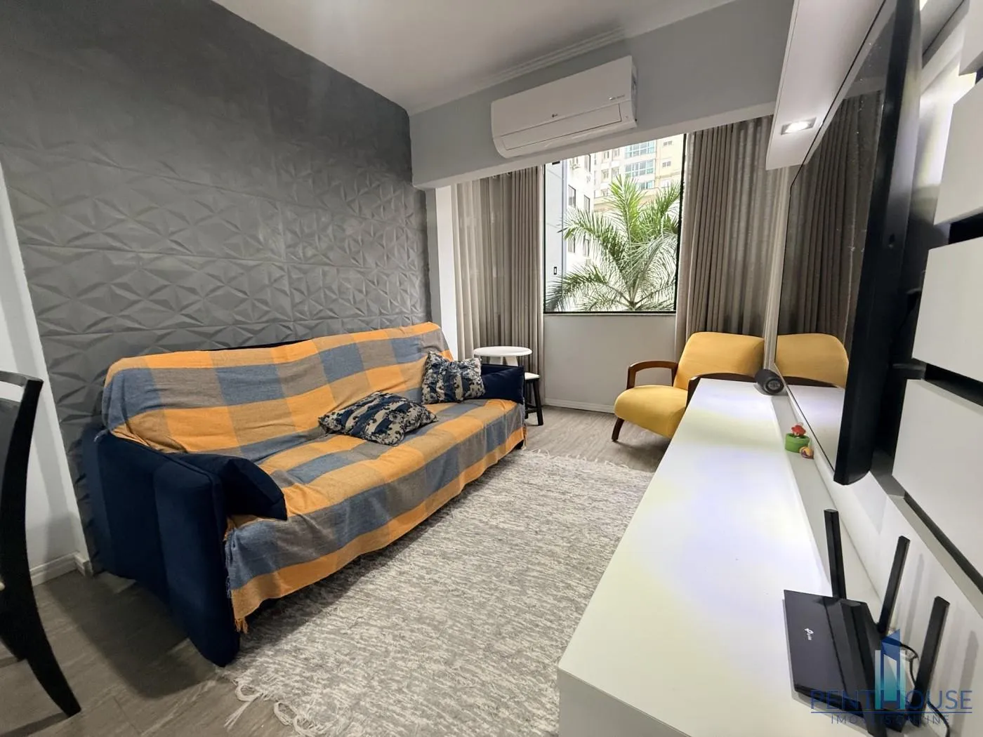 Imagem Apartamento com Terraço para Venda em Balneário Camboriú, CENTRO, 2 dormitórios, 1 banheiro, 1 vaga