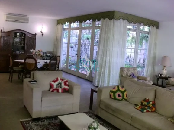 Imagem Casa Térrea à Venda na Vila Madalena - São Paulo/SP.