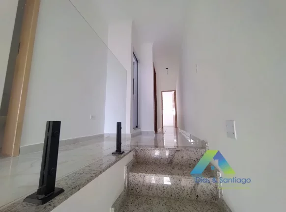 Foto do imóvel Lindo e novo sobrado com 125 m² em 3 dormitórios, 1 suíte e 2 vagas.