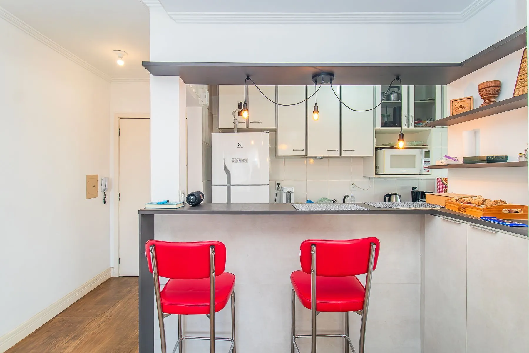 Imagem Amplo apartamento duplex com 2 dormitórios e 1 vaga de garagem.