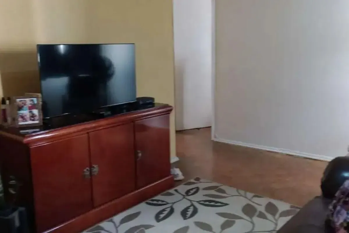 Imagem Apartamento com 2 dormitórios semimobiliado.