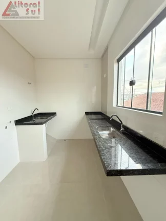 Imagem Casa em Condomínio à venda em Praia Grande-SP, bairro Melvi, 2 quartos, 1 sala, 1 vaga, 55,00 m². Confira!