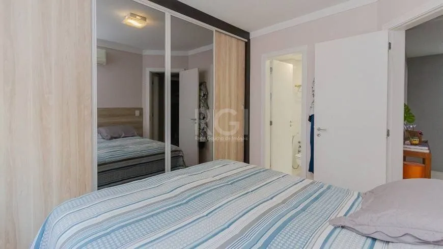 Imagem Apartamento de 3 dormitórios e 1 suíte no bairro Floresta em Porto Alegre