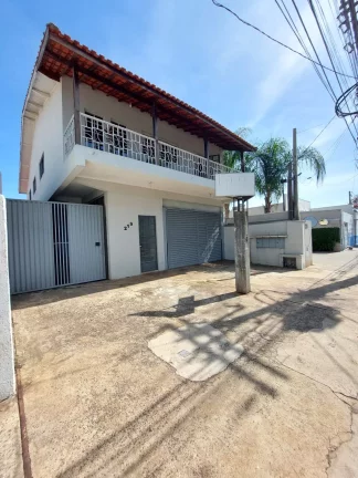 Imagem Imóvel à Venda em Boituva: Sobrado com Galpão Comercial