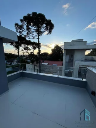Imagem Sobrado com Ático e terraço, 03 quartos c/suíte em Condomínio no Uberaba em Curitiba PR