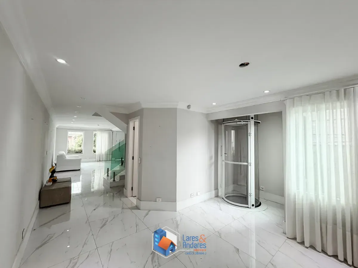 Imagem Sobrado para venda em Santana com 4 quartos, sendo 3 suítes, 230m²