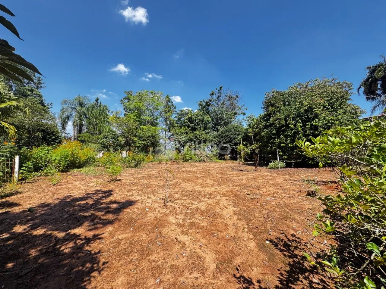 Foto do imóvel A área total disponível é de aproximadamente 4.000 m², com possibilidade de desmembramento em lo...