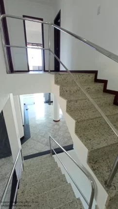 Imagem Casa de Luxo à Venda em Buraquinho, Lauro de Freitas-BA: 4 Quartos, 3 Suítes, 3 Salas, 2 Banheiros, 13 Vagas, 350m²!