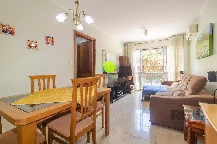 Apartamento com 2 dormitórios reversível para 3, e condomínio com portaria 24h, salão de festas, quadra e playground. Próximo à Orla e BarraShopping.