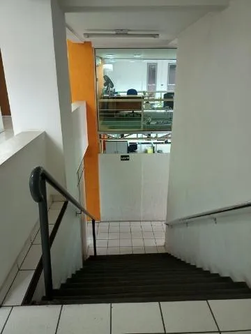 Imagem VENDA DE PRÉDIO COMERCIAL NO CENTRO DE ARUJÁ/SP, OPORTUNIDADE com 300m², em uma das principais avenidas da cidade com recepção e vagas! CONSULTE-NOS.