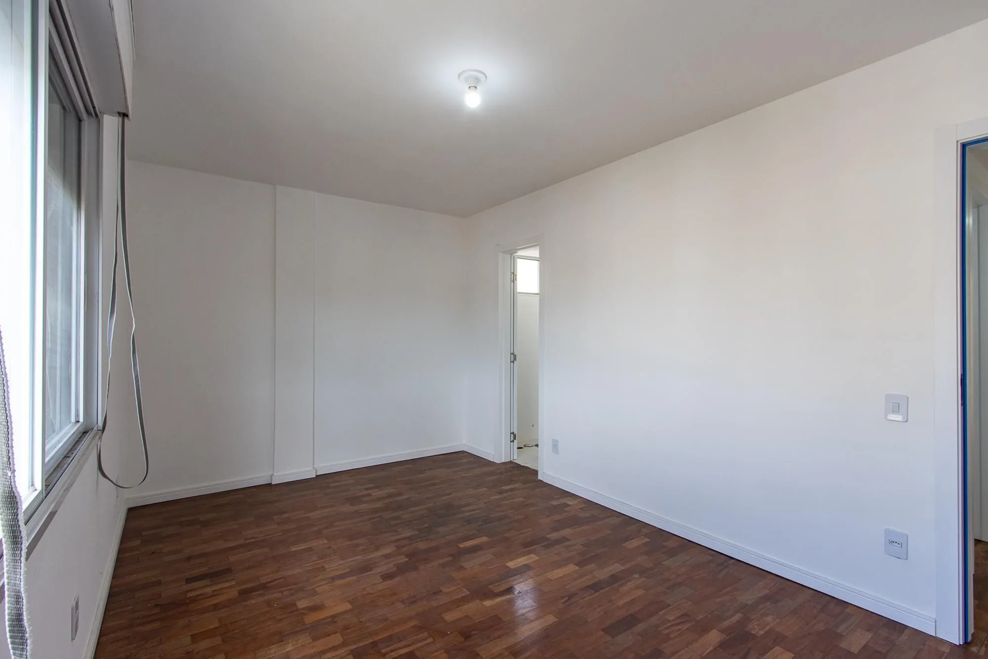 Imagem Apartamento no Menino Deus com 2 dormitórios e garagem