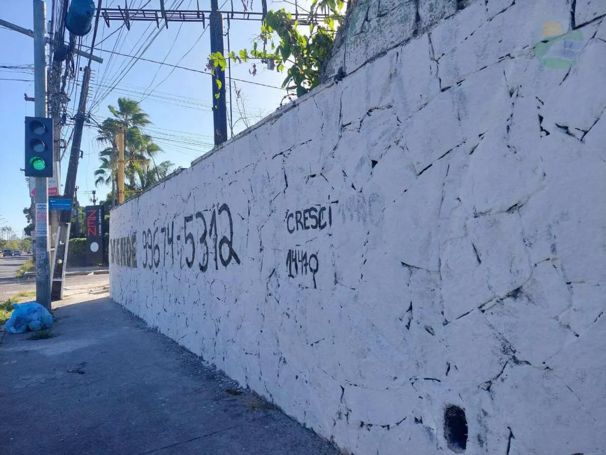 Imagem Terreno de esquina, à venda, Av. Ayrton Senna, em Piedade, Jaboatão dos Guararapes.