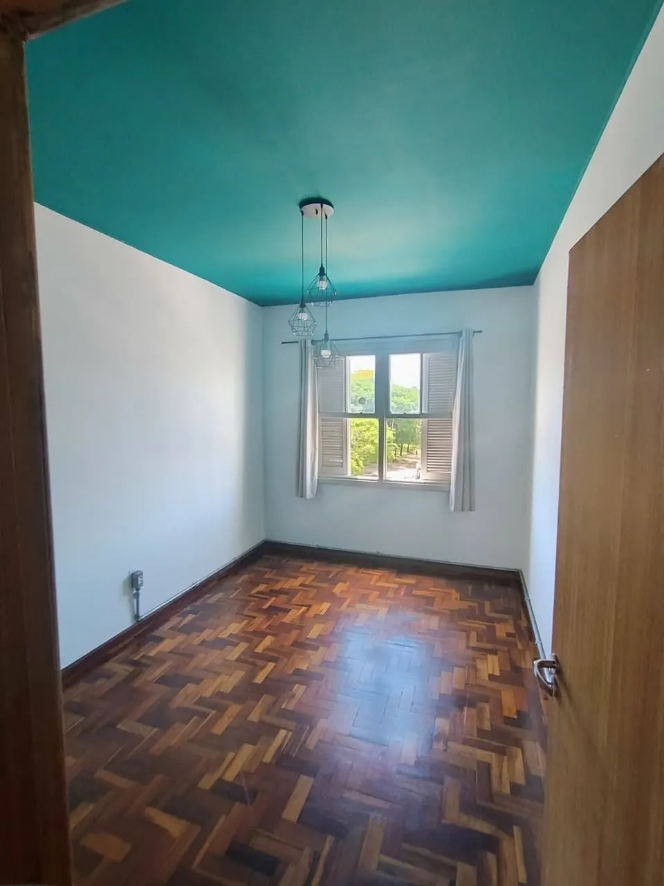 Imagem Ótimo apartamento desocupado de frente para a Redenção- Cidade Baixa