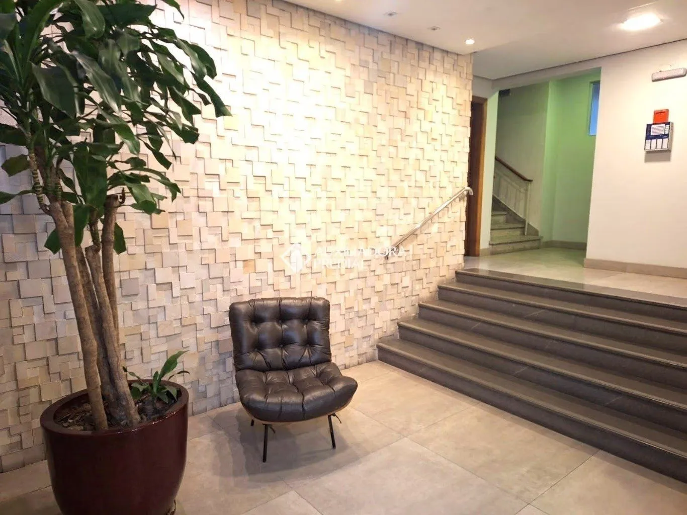 Imagem Apartamento com 2 quartos e 77m² à venda em Rio Branco, Porto Alegre.