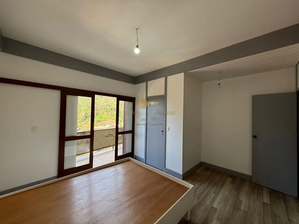 Imagem Casa em Condomínio para Venda em Teresópolis / RJ no bairro Granja Guarani