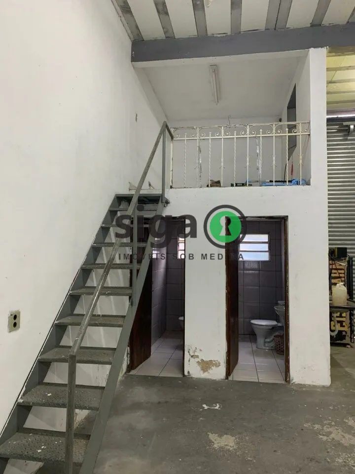 Imagem Linda Casa á venda em Laranjeiras - Casa grande, 4 cagas de garagem e 2 quartos