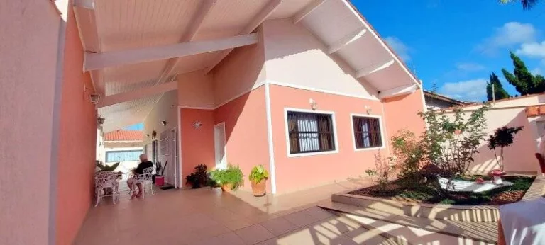 Foto do imóvel CASA EM 2 LOTES COM 5 DORMITÓRIOS E PISCINA