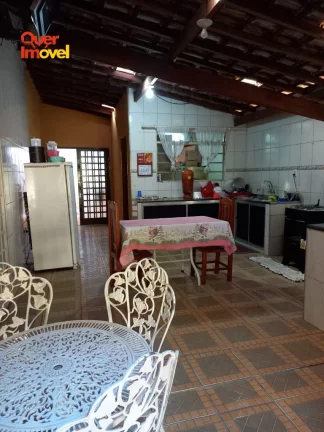 Imagem Imperdível oportunidade de casa à venda em Ribeirão Preto-SP, bairro Parque Residencial Cândido Portinari: 3 quartos, 2 salas, 2 banheiros, 4 vagas de garagem e 290m²!