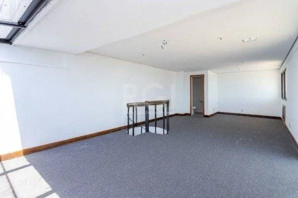 Imagem Sala comercial duplex na Av. Carlos Gomes