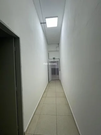 Imagem Galpão com 650m2 para locação em Barueri - SP.