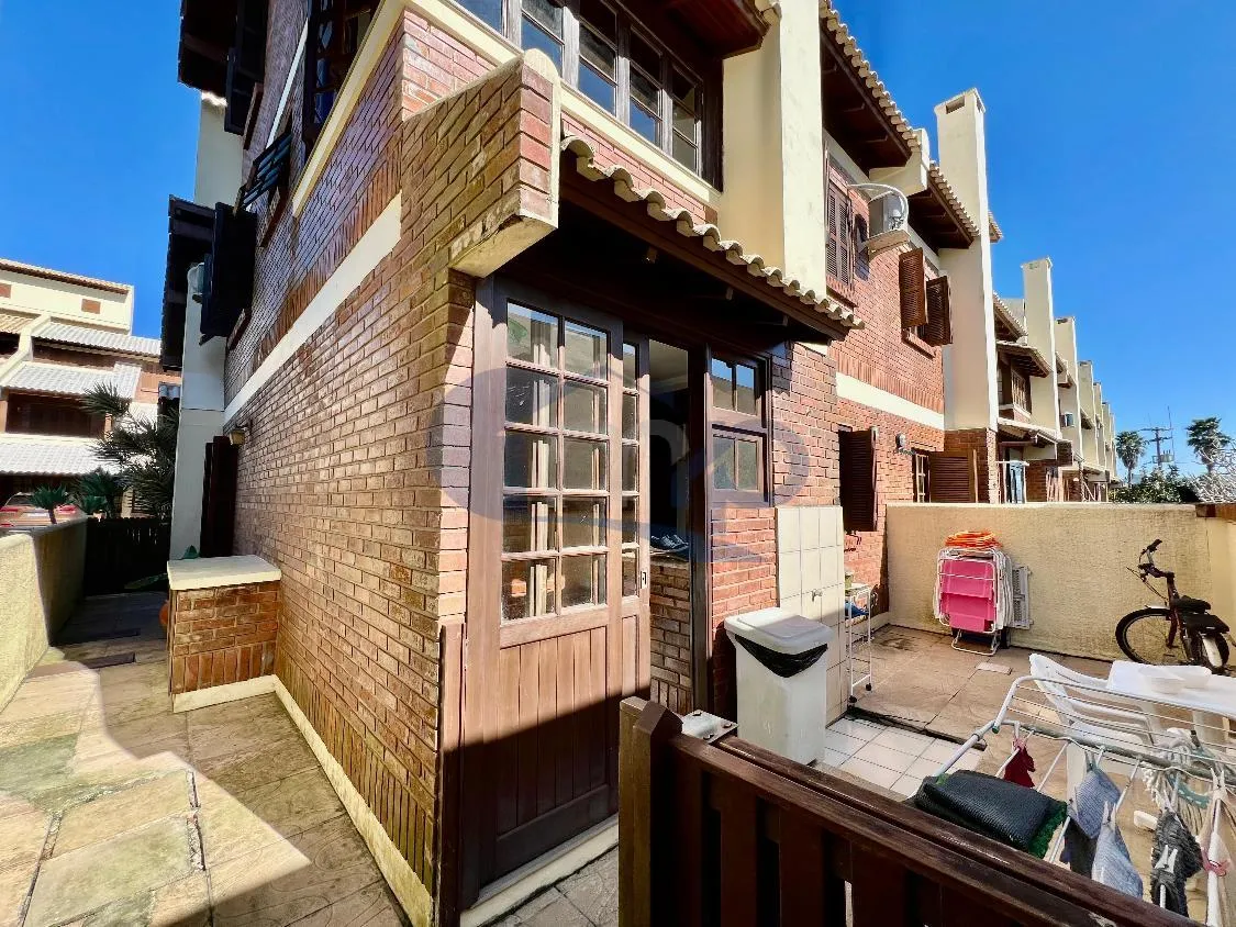 Imagem Casa a venda com 4 dormitorios na Guarita em Torres/RS