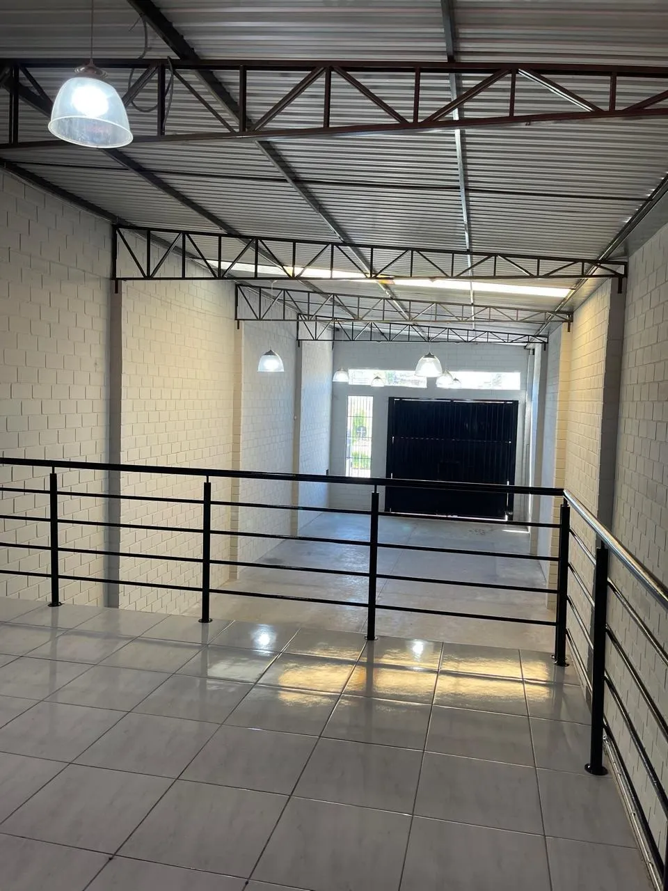Imagem Galpão Comercial para Locação em Sorocaba - 7m de Pé Direito, Mezanino e Estrutura Completa