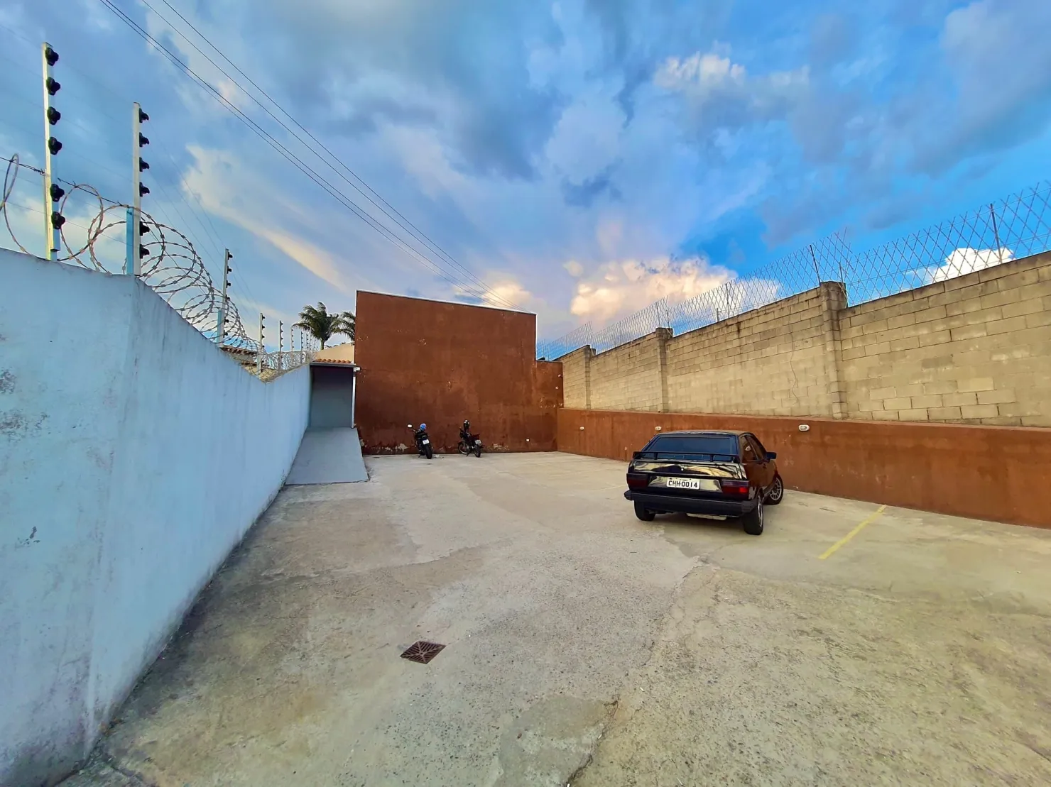 Imagem Comercial à venda 12 Quartos, 13 Vagas, 467.52M², Jardim Baronesa, Taubaté - SP