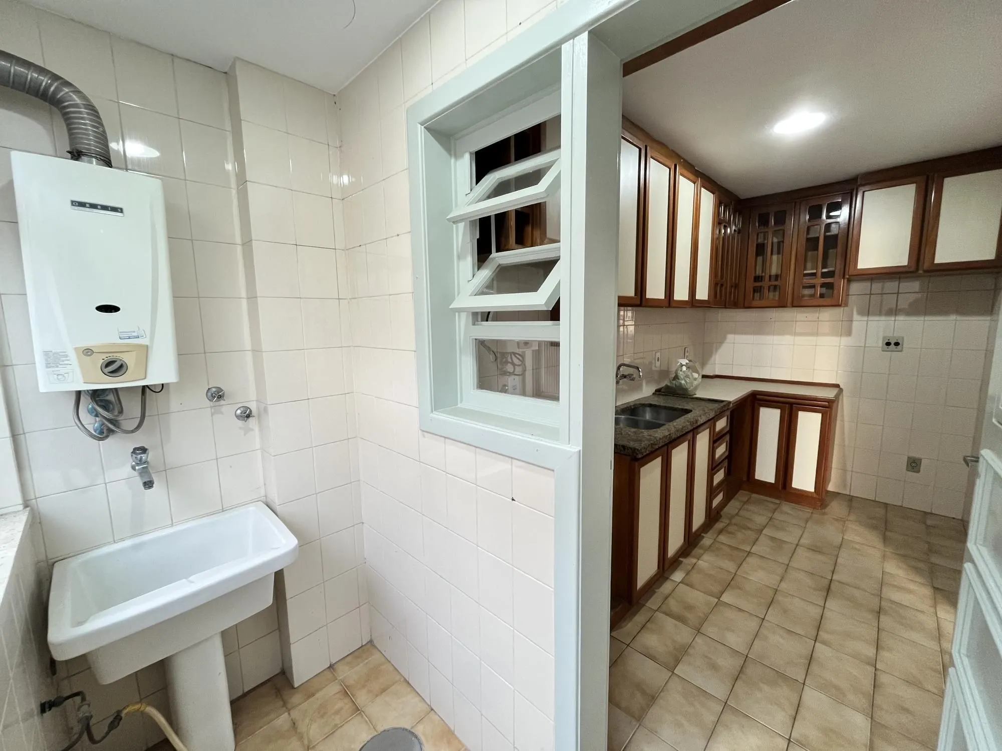 Imagem Apartamento de 1 quarto, 2 sacadas e 1 vaga de garagem no bairro Farroupilha POA