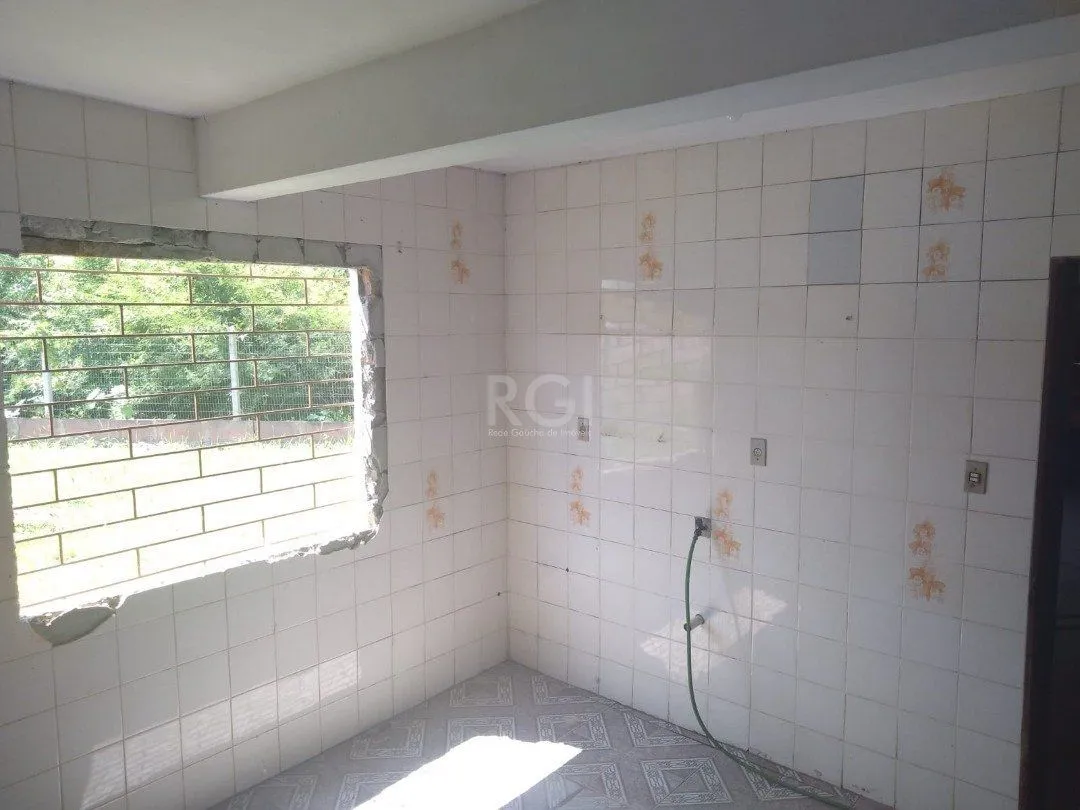 Imagem Casa para Venda com 2 dormitórios e 3 vagas no bairro Belém Novo