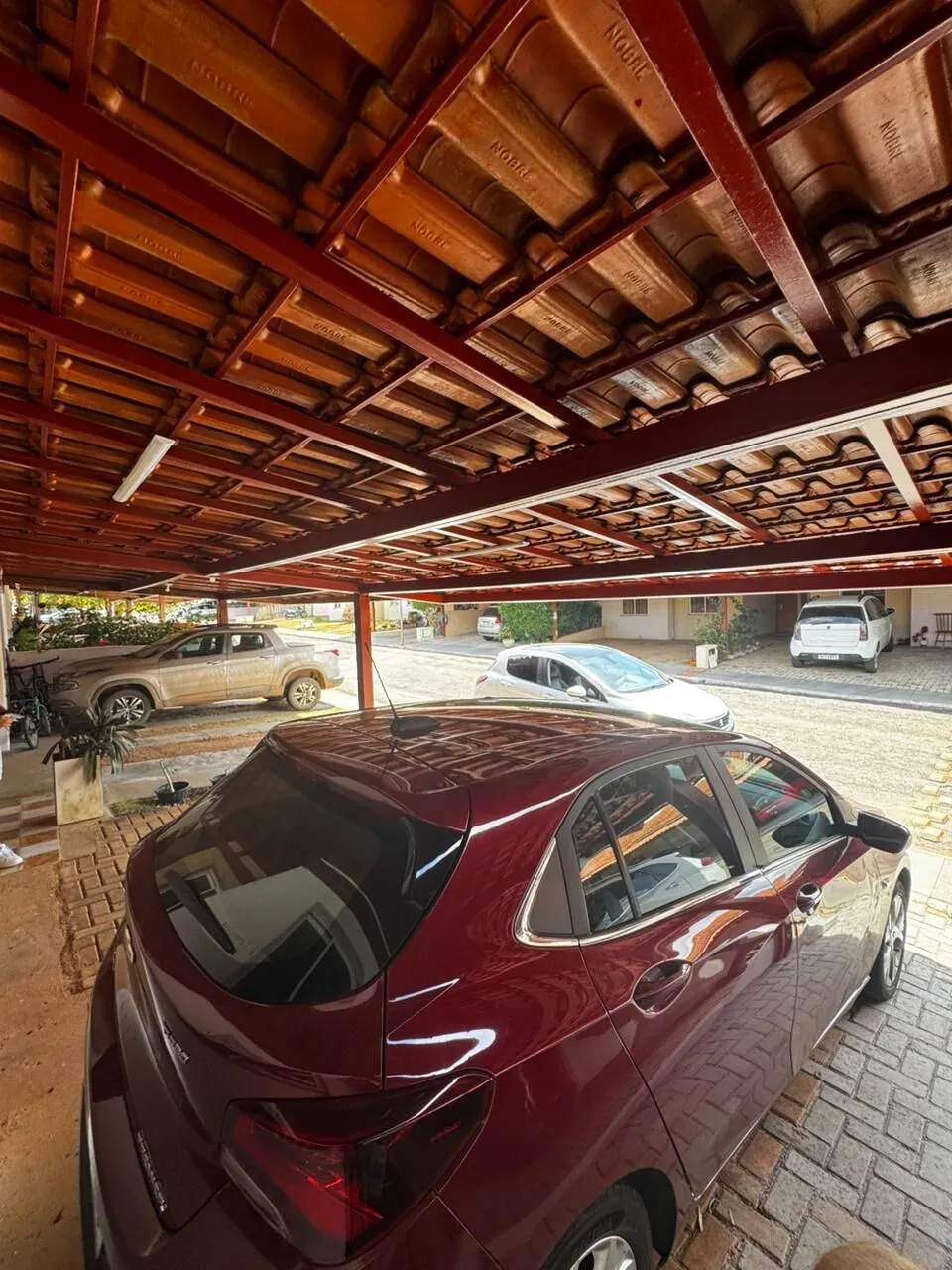 Imagem Casa térrea em condomínio. 2 quartos com 2 vagas.